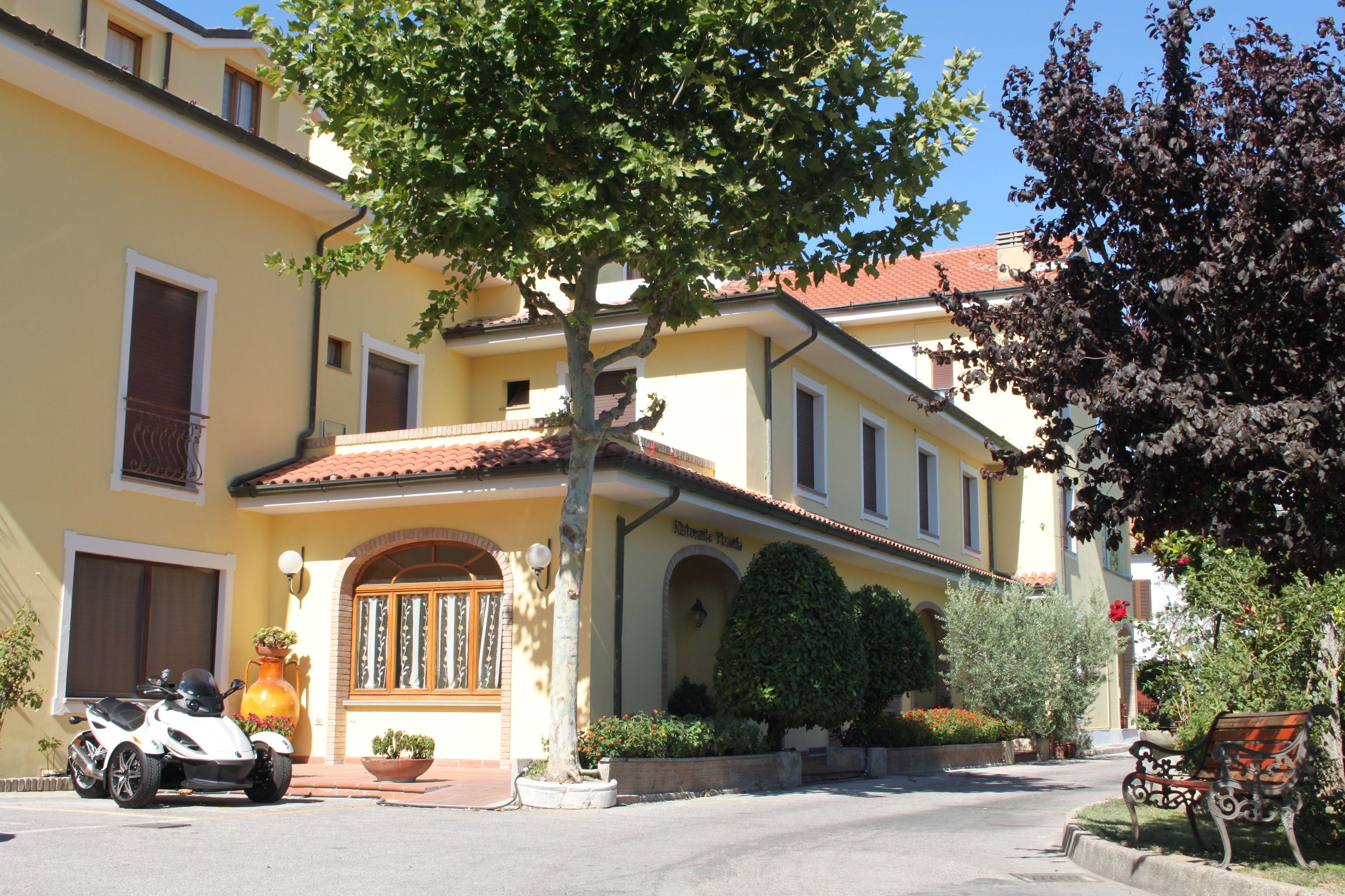 Soggiornare vicino a Raphael Beach: 5 Hotel sul Mare a Confronto